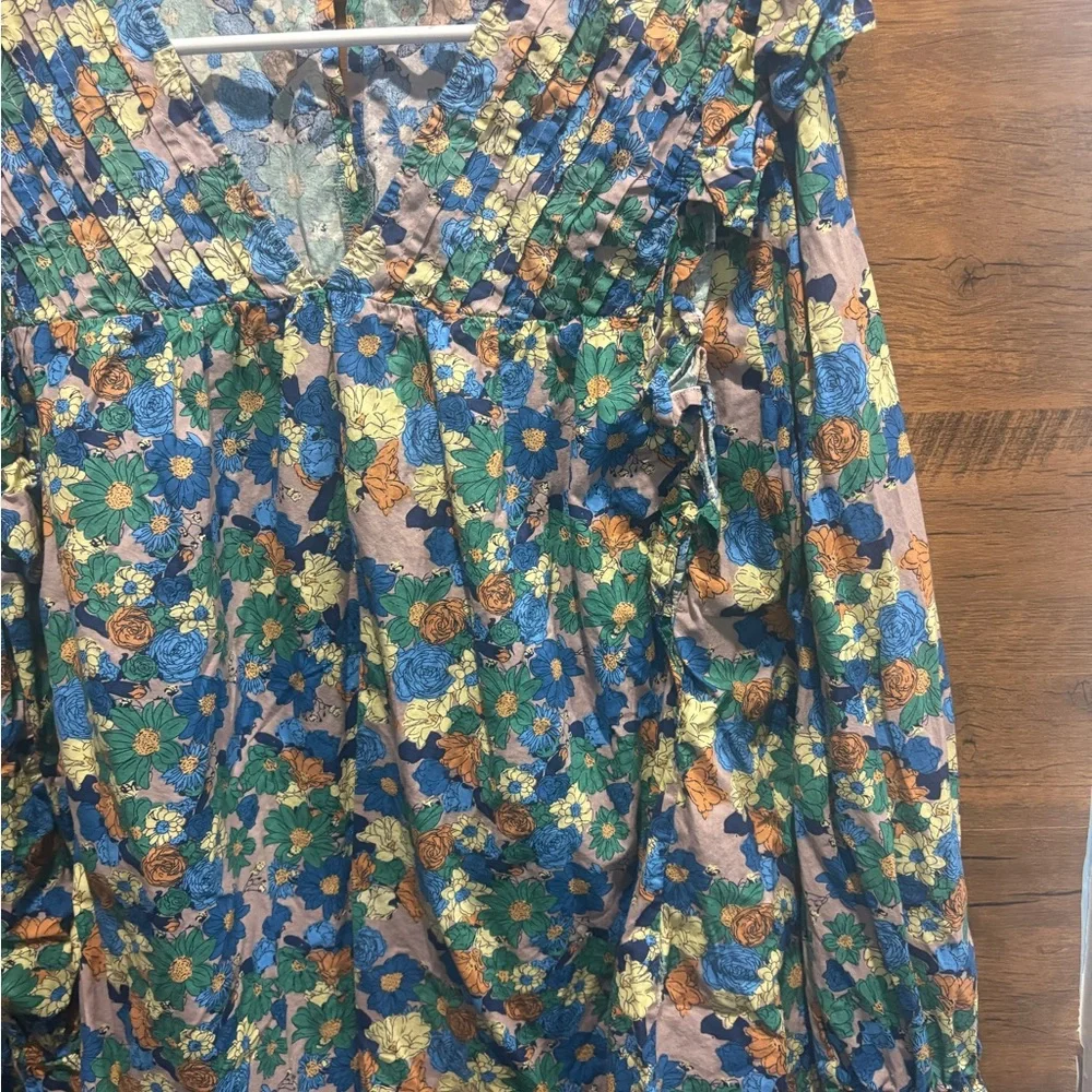 entro Blue Multi Floral Pintuck V-Neck Blouse - Picture 4 of 7